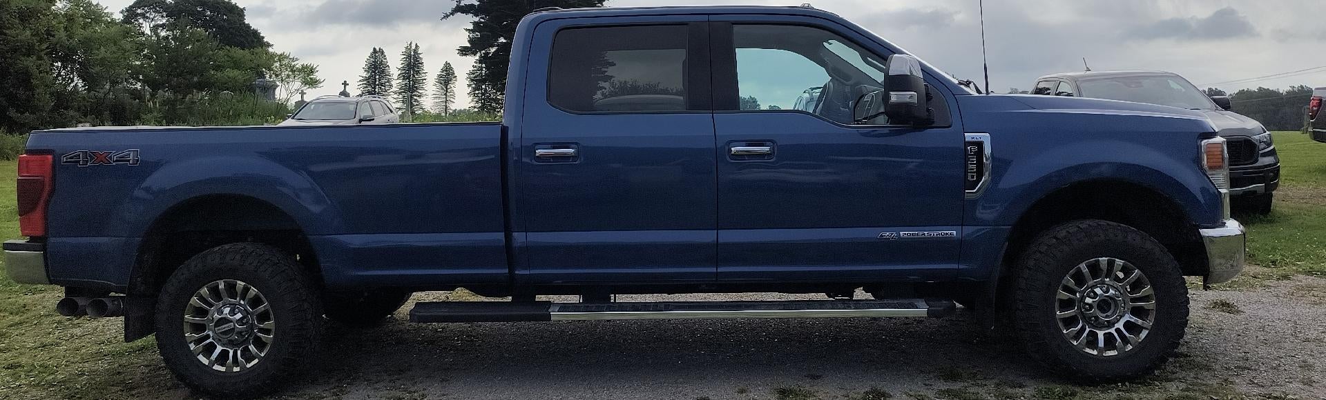 2022 Ford Super Duty F-350 SRW XLT 4WD Crew Cab 8' Box
